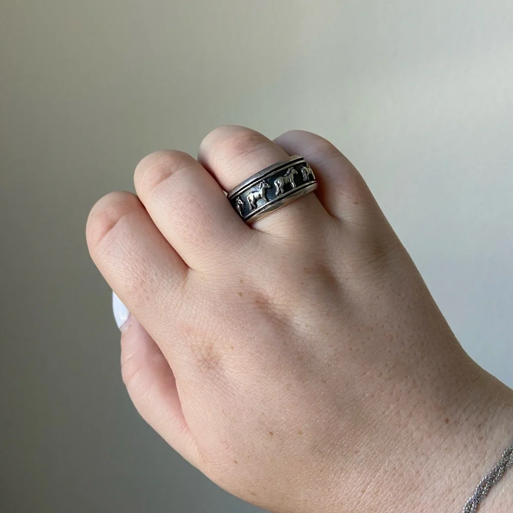 Sterling silver spinning storyteller horses ring, size 11